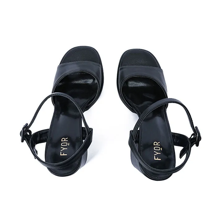 Outfit Twisting Mules HL 200