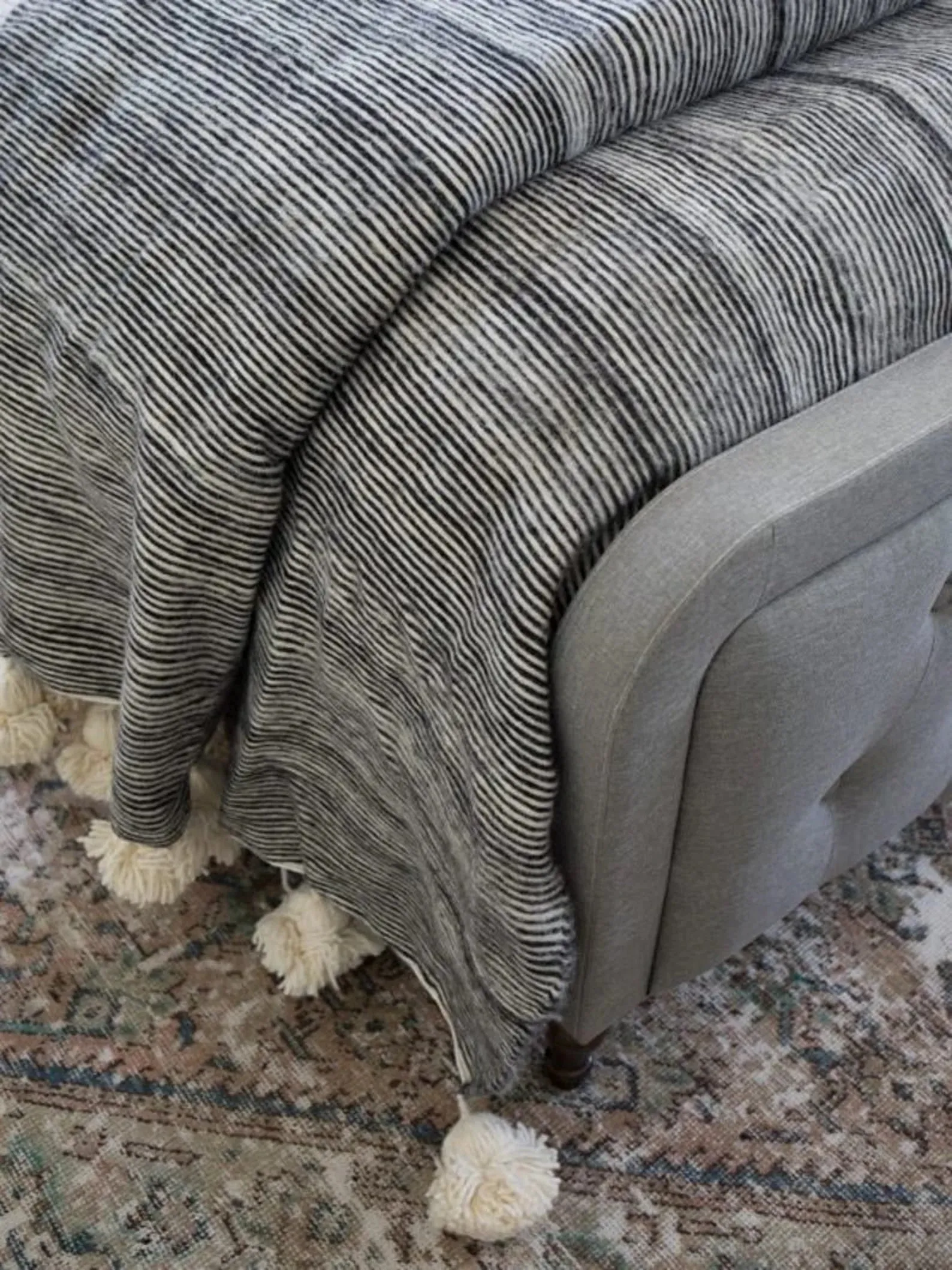 Pom Pom Blanket - Chafak