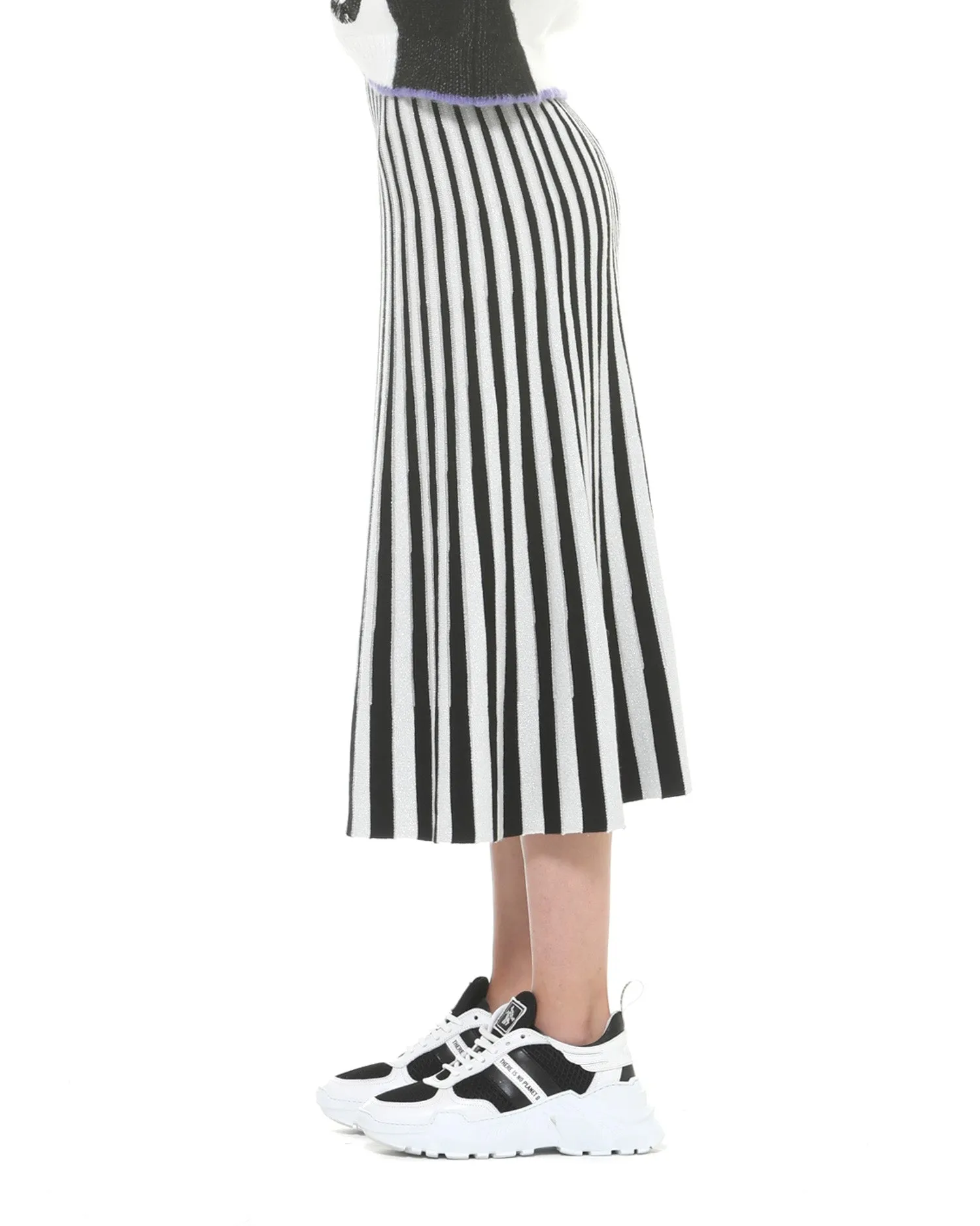Skirt with optical illusion