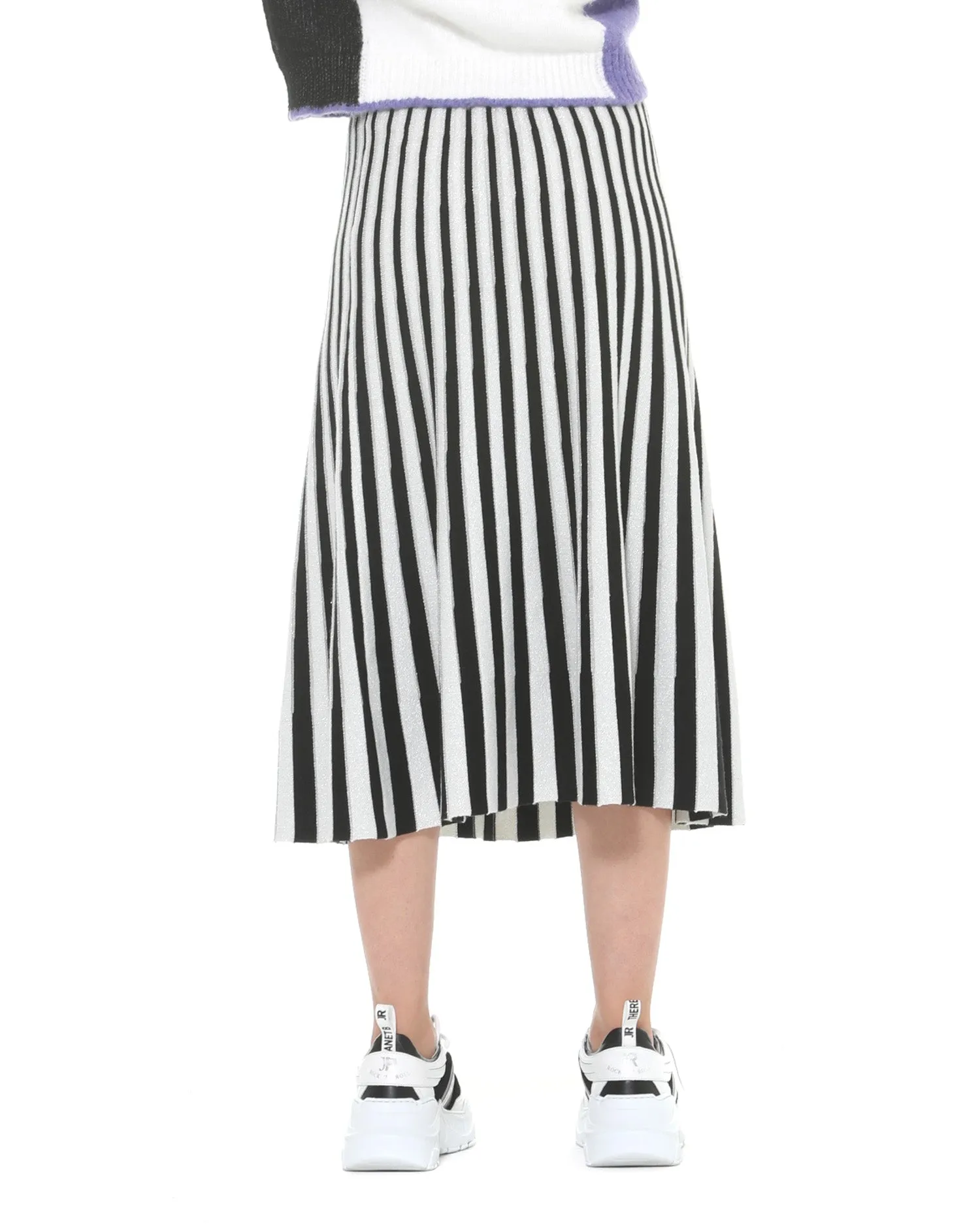 Skirt with optical illusion