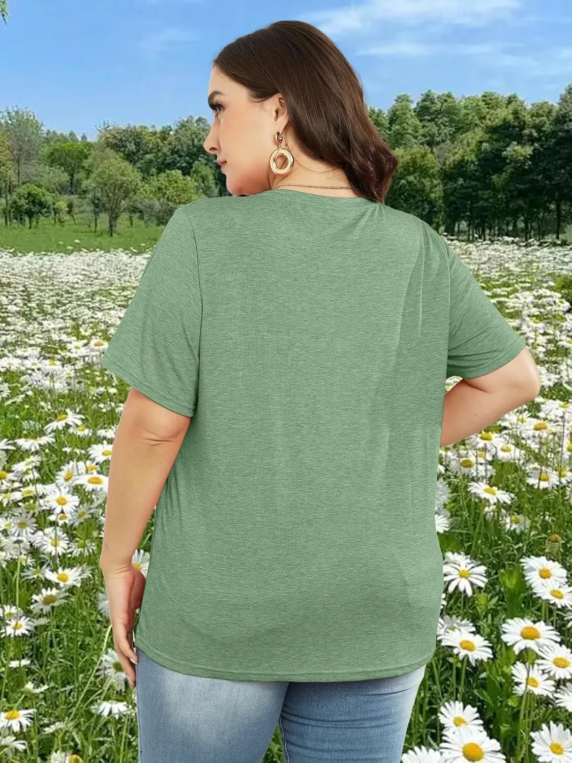 Womens Plus Size Daisy Graphic T-Shirt Summer Flower Cute Short Sleeve Shirts Casual Loose Tees Tops for Women