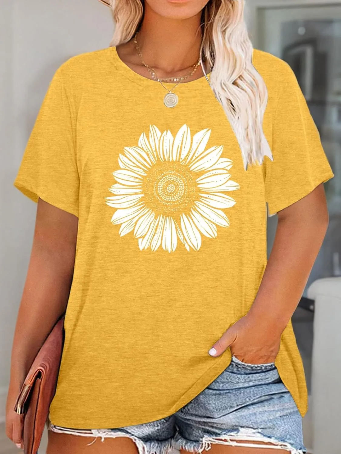 Womens Plus Size Daisy Graphic T-Shirt Summer Flower Cute Short Sleeve Shirts Casual Loose Tees Tops for Women